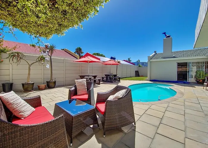 Tranquil Family Escape: Pool Balcony