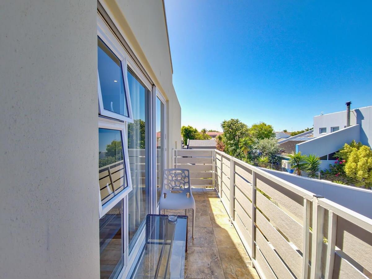 Tranquil Family Escape: Pool Balcony Apartment