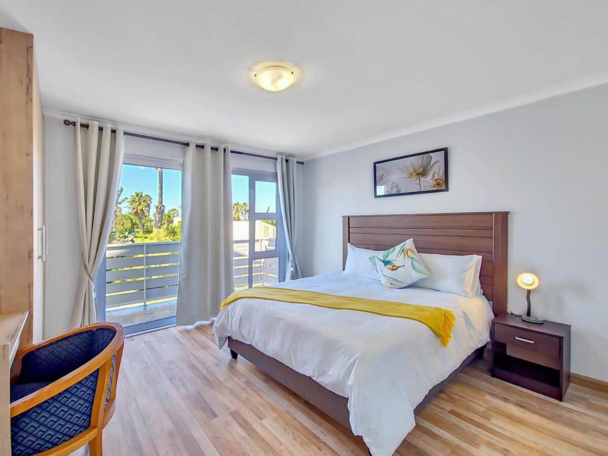 Apartment Tranquil Family Escape: Pool Balcony Cape Town